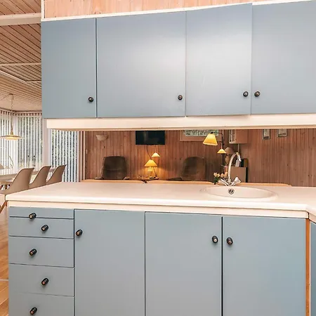 4 Person In